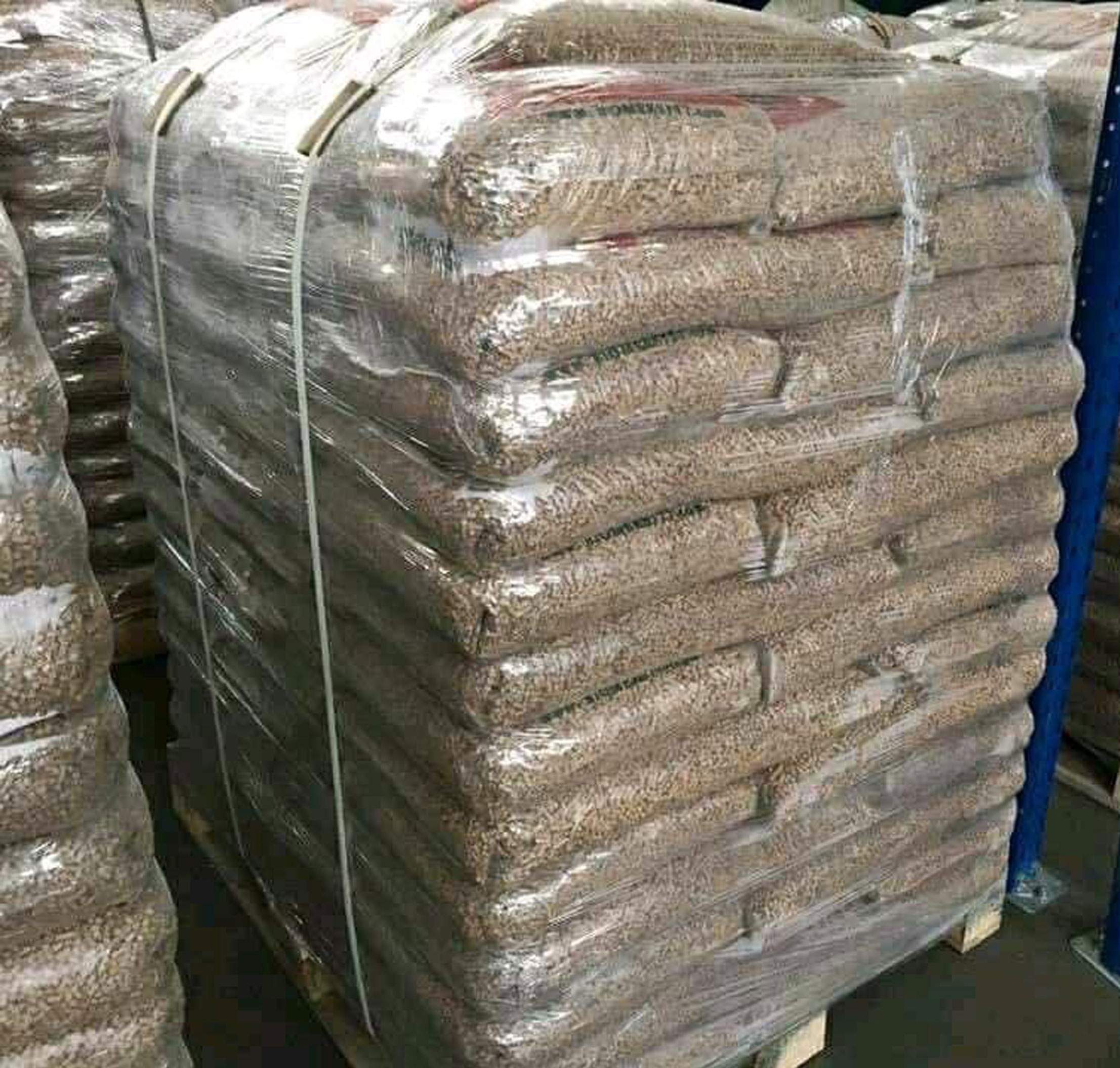 Wood Pellets for Heaters & Grills - High Calories, Low Sulfur